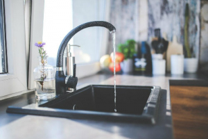Prietokový ohrievač vody: Viete, ktorý je vhodný do vašej domácnosti?