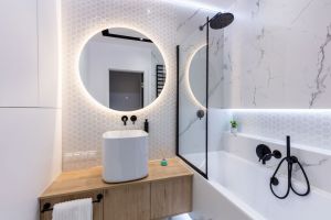 Obklady do malej kúpeľne: Tipy, aby pôsobila priestranne a trendy