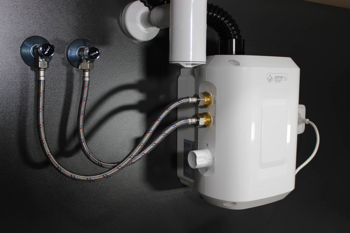 Jet Dryer Airtap hranatý lesklý chróm sušič s automatickou vodovodnou batériou