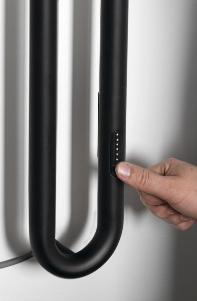 Duopasso ER330 elektrický sušiak uterákov s časovačom, 122x1700mm, 45 W, čierny matný